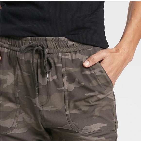 ATHLETA Farallon Jogger in Camo - Picture 3 of 14